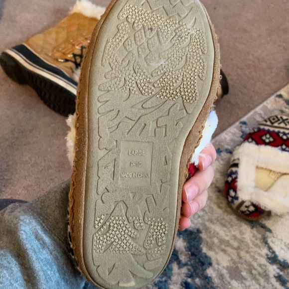 Slippers - Picture 3 of 3